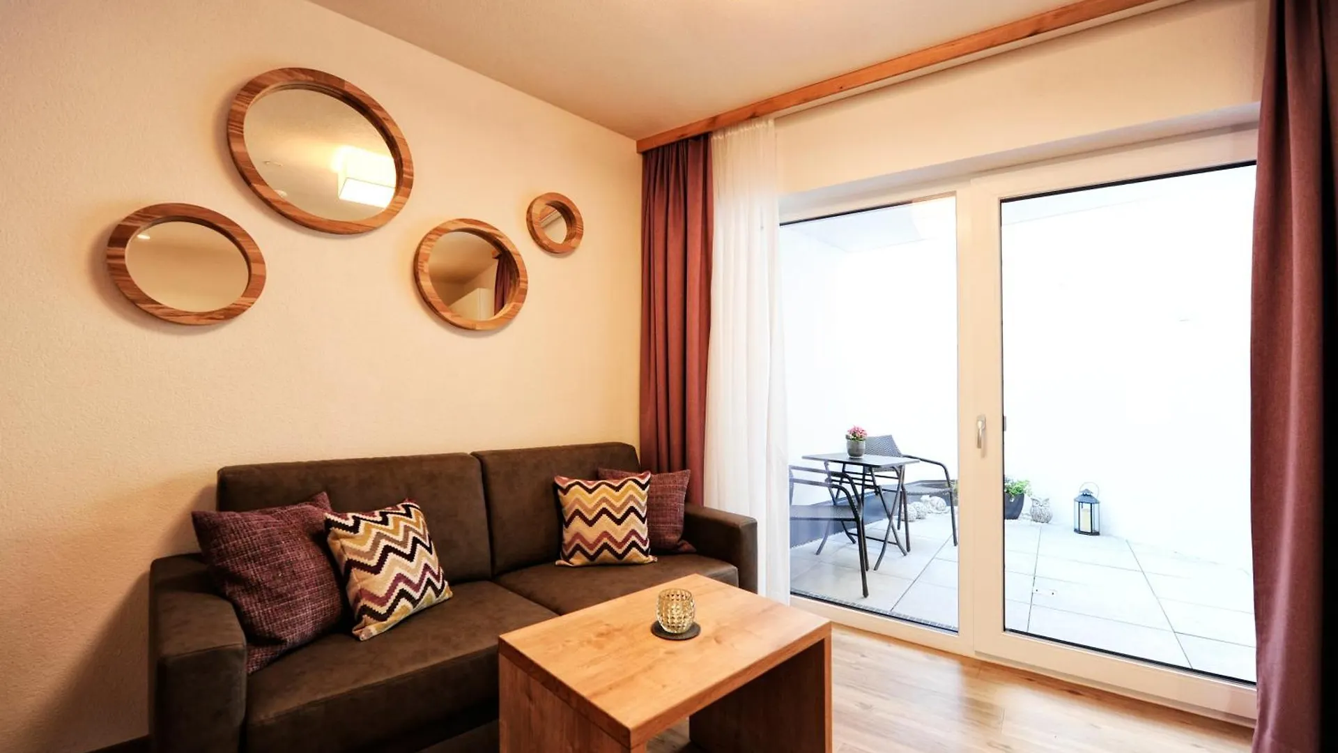 Amaris Apartments Ισγκλ
