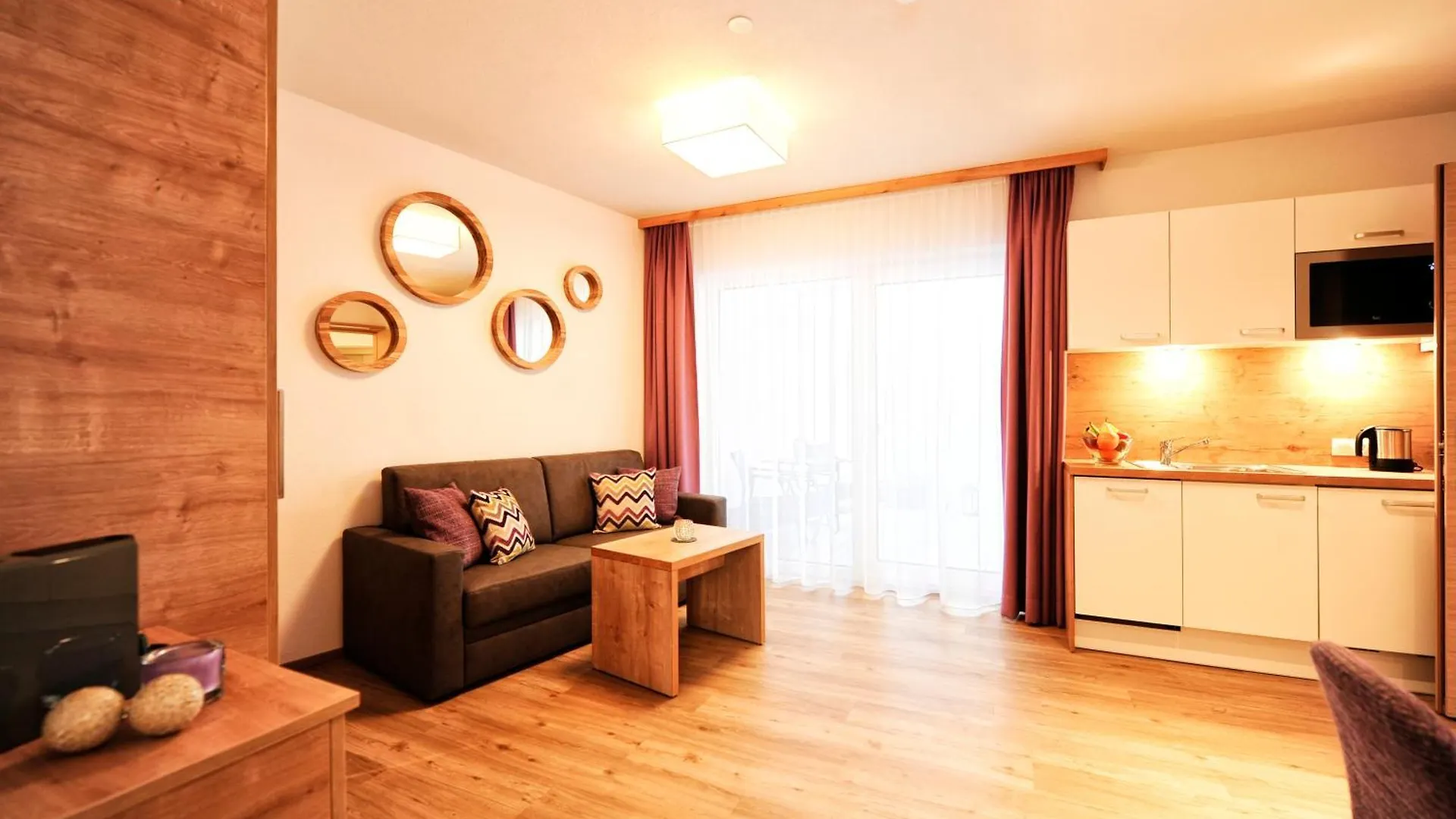 Amaris Apartments Ισγκλ