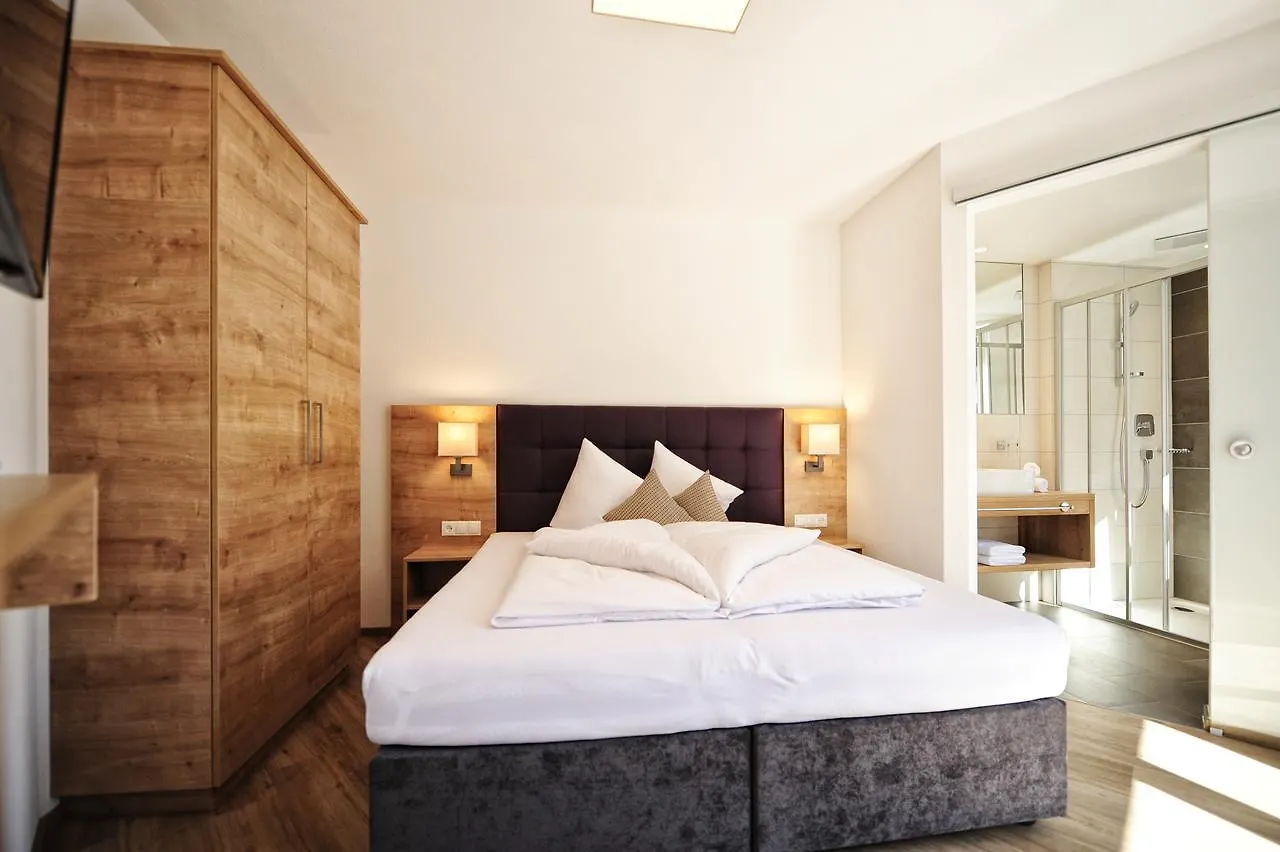 Amaris Apartments Ισγκλ