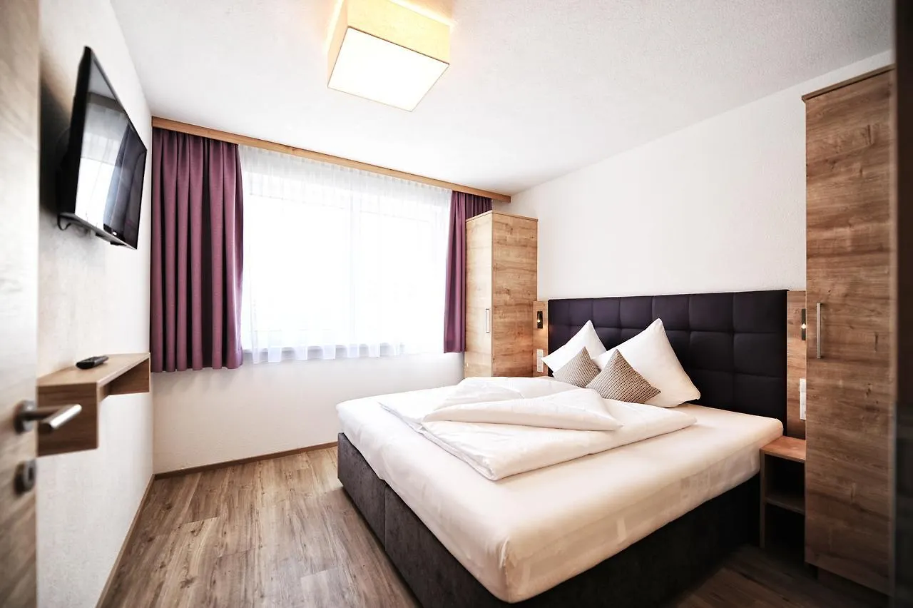 Amaris Apartments Ισγκλ